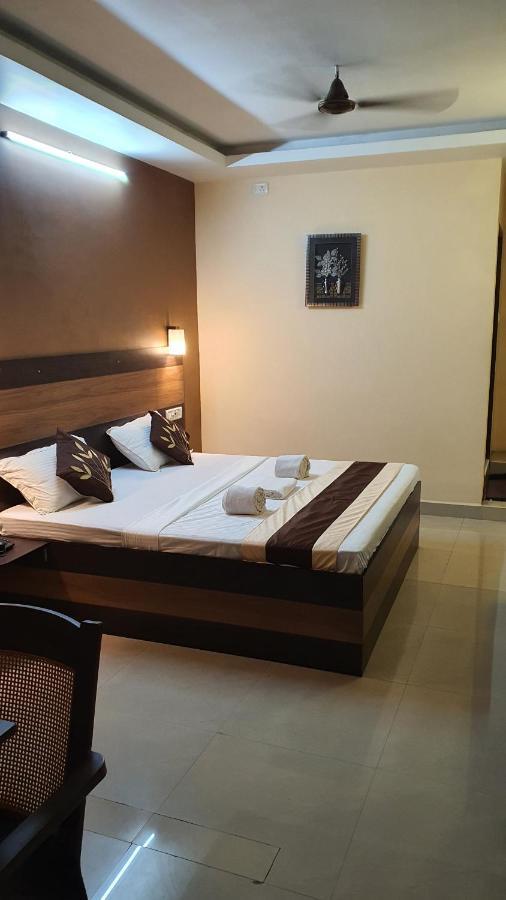 S4 Residency Hotel Ченай Екстериор снимка