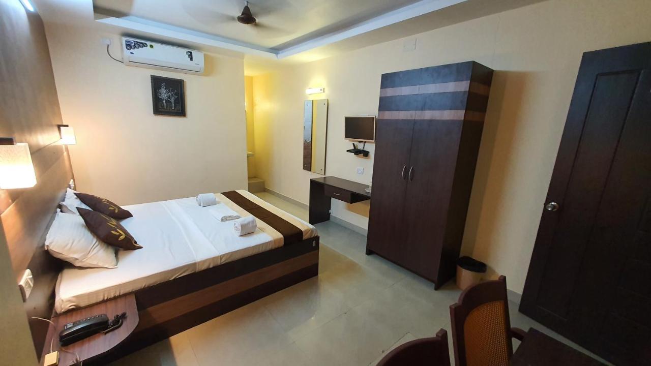 S4 Residency Hotel Ченай Екстериор снимка