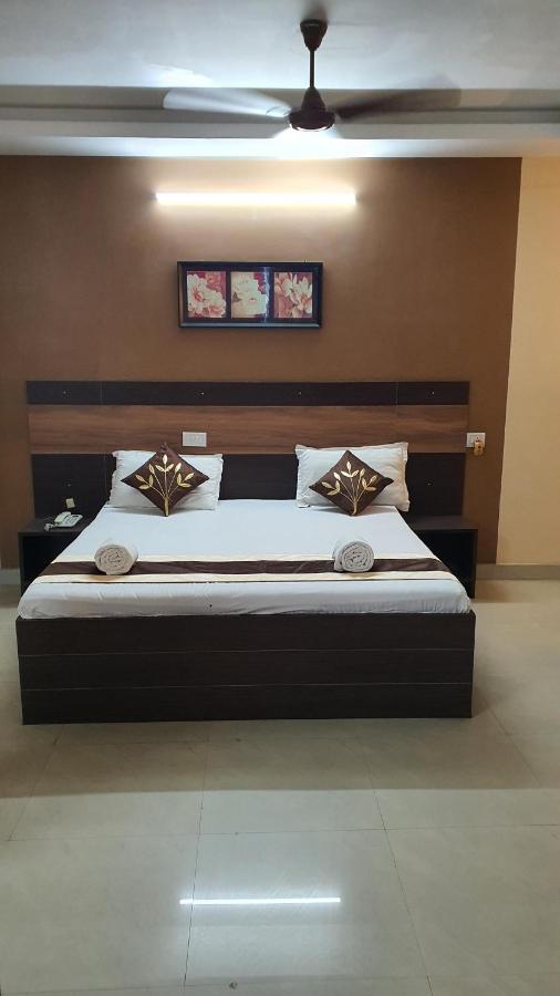 S4 Residency Hotel Ченай Екстериор снимка