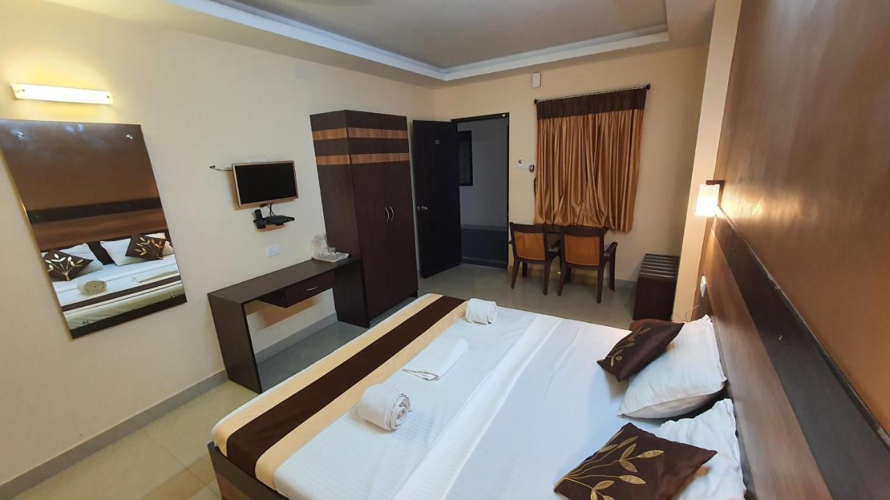 S4 Residency Hotel Ченай Екстериор снимка