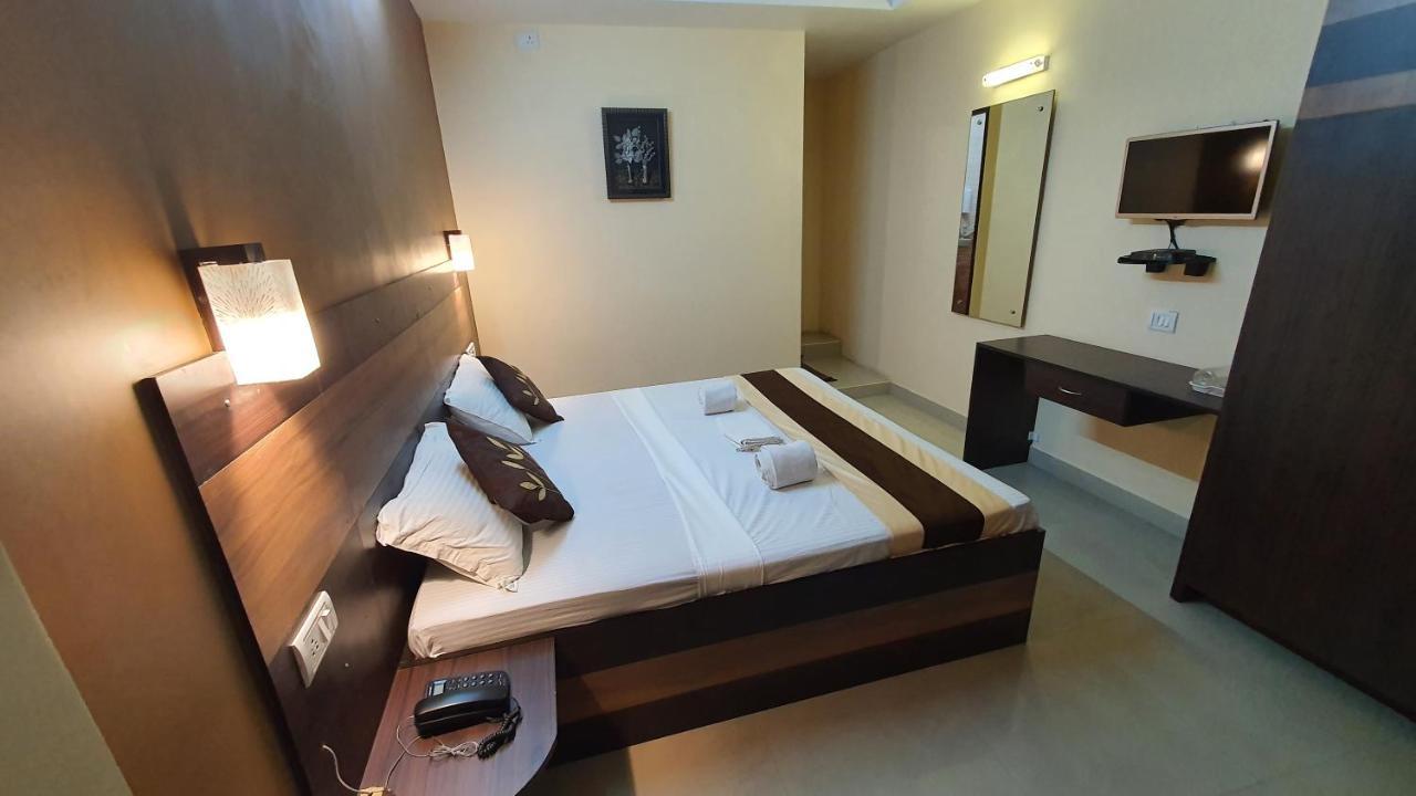 S4 Residency Hotel Ченай Екстериор снимка