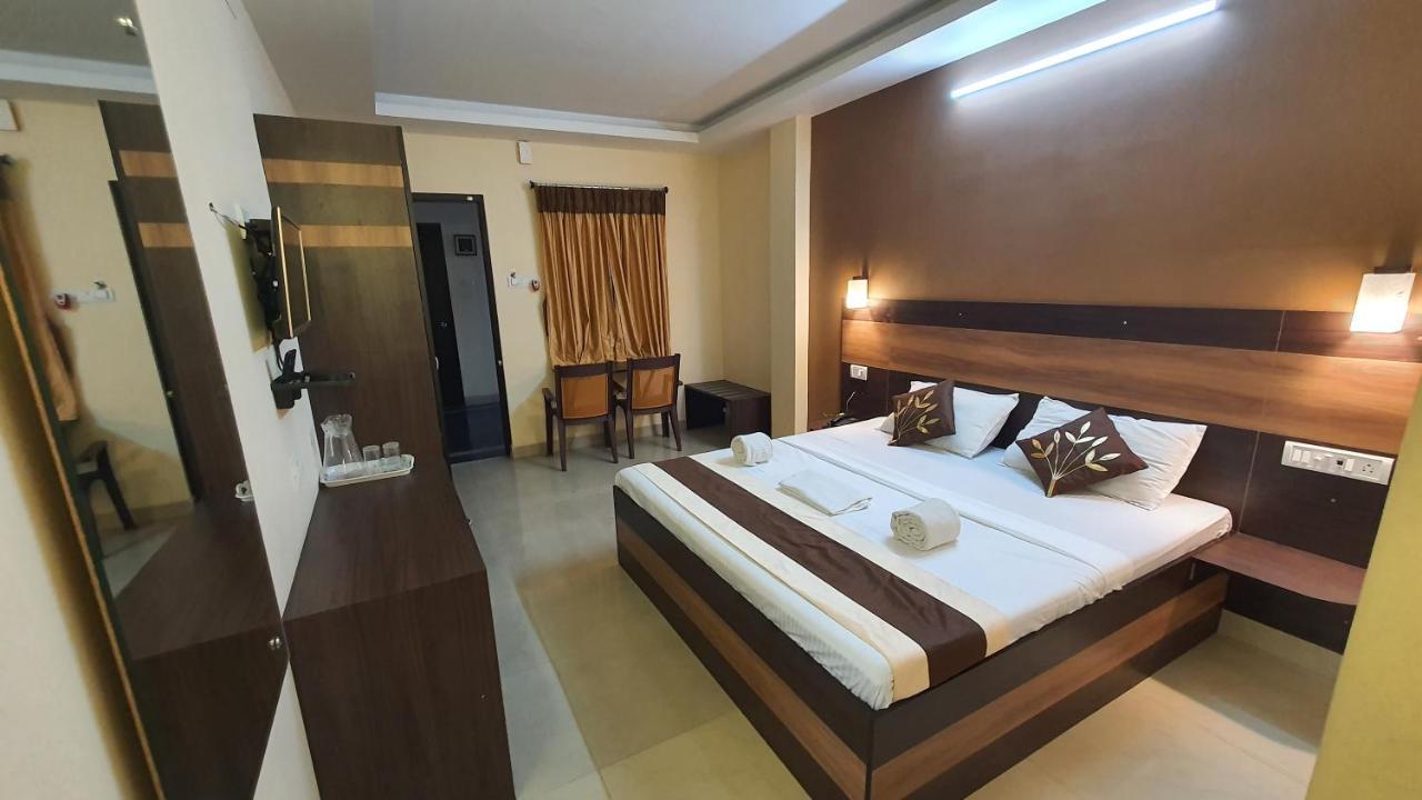 S4 Residency Hotel Ченай Екстериор снимка