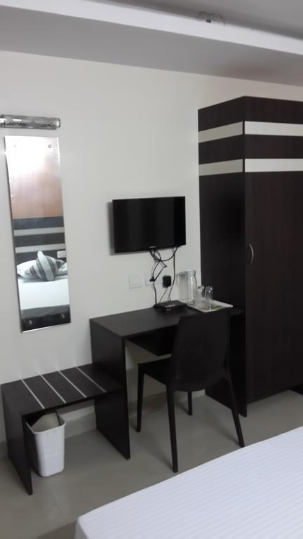 S4 Residency Hotel Ченай Стая снимка
