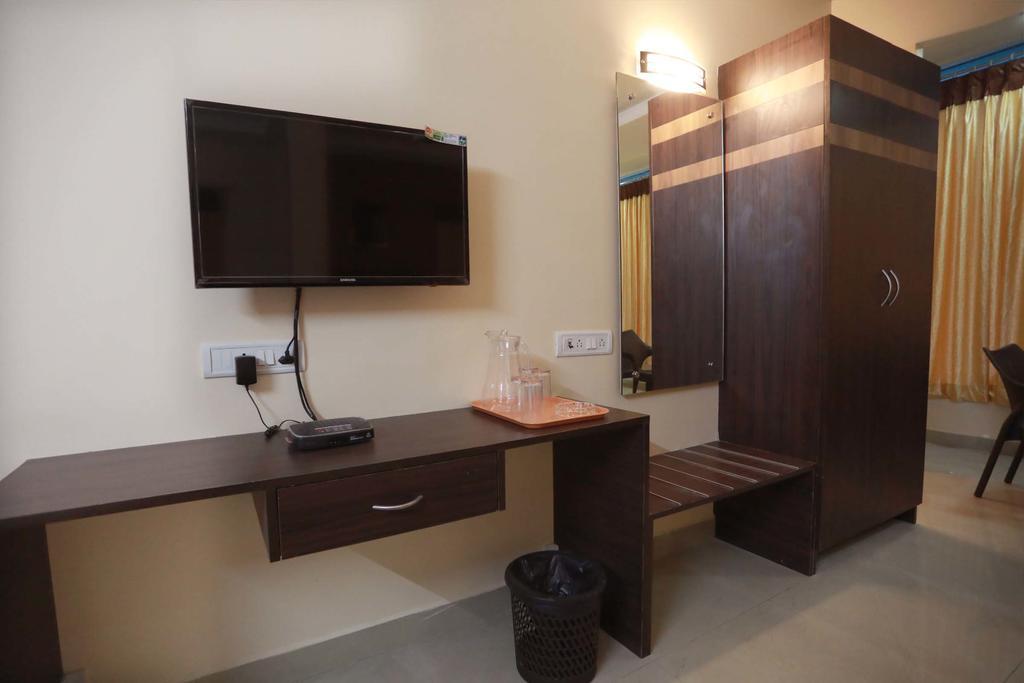 S4 Residency Hotel Ченай Екстериор снимка