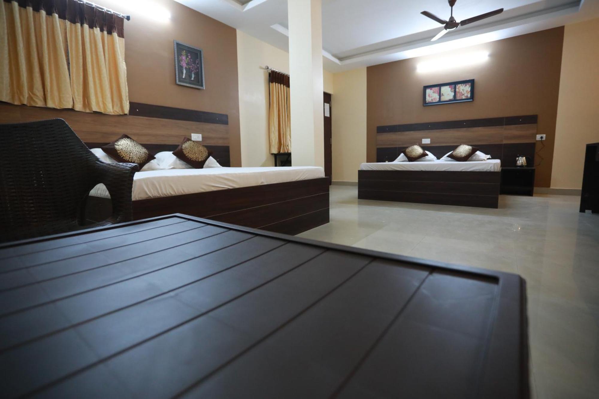 S4 Residency Hotel Ченай Екстериор снимка