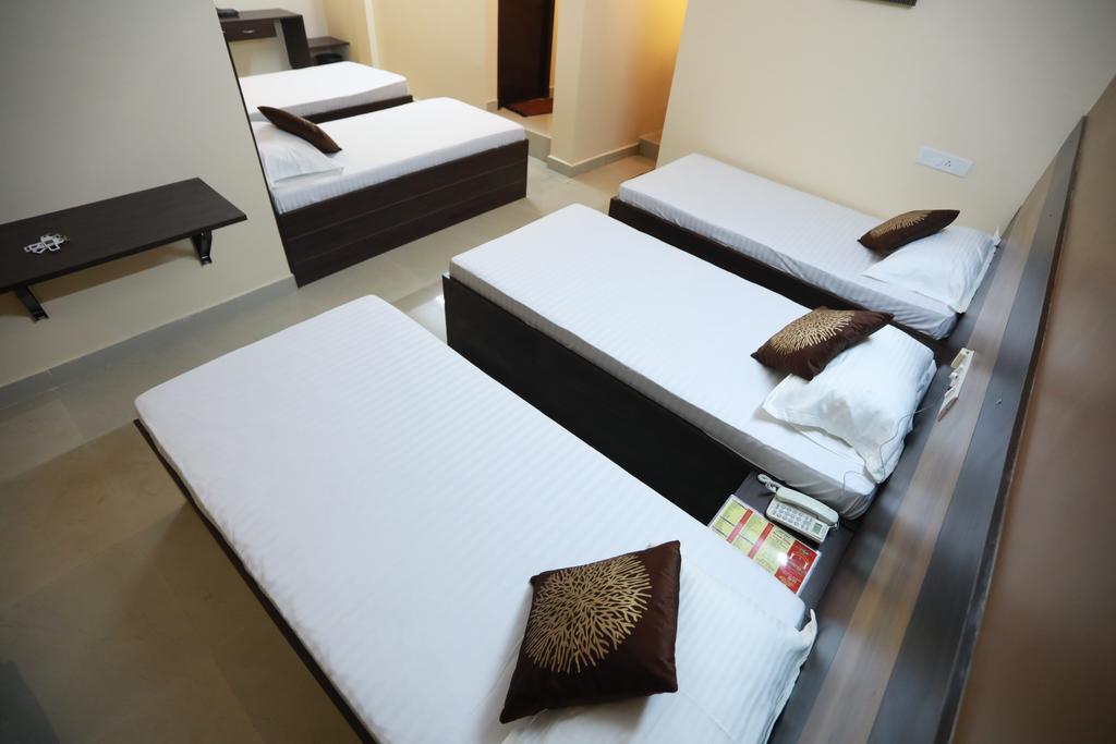 S4 Residency Hotel Ченай Екстериор снимка